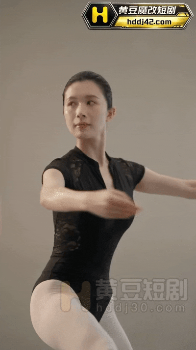 AI短剧 《亲情同欢》舞蹈女神家人，腰肢柔软，开腿能到极限。儿子偷看她压腿、下腰，看到最后自己也硬了。某天排练到深夜，家人说：你来帮我 动漫视频 PC端