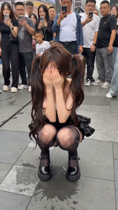 AI动画/无码][BHCM] 当街 嫩妹失禁漏尿被爆艹 动漫视频