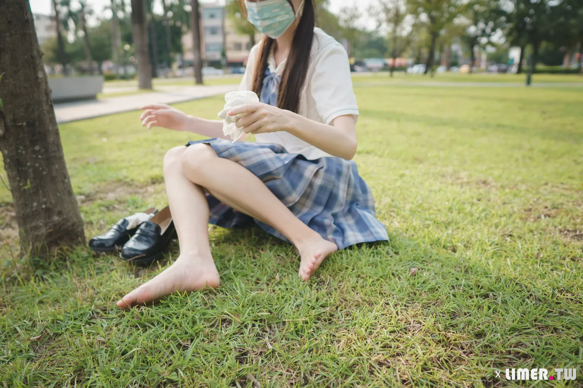 『套图』JK少女白玉公园白棉袜脚 - Limerence 套图